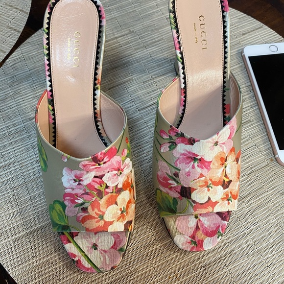 Gucci heels excellent condition - Picture 2 of 3